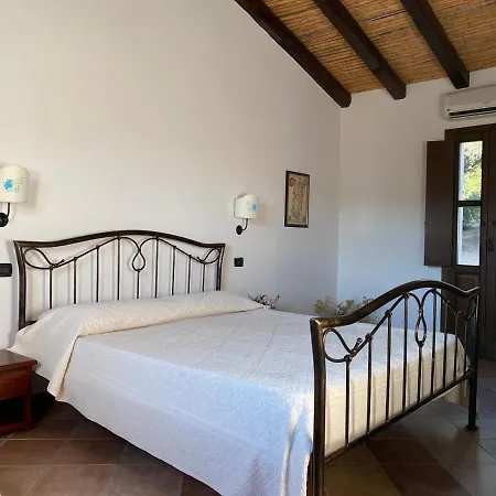 Li Paduleddi Country Guest House Olbia Exterior photo